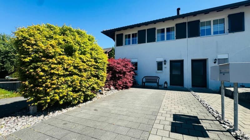 4.5-Zimmer-Eckreihenhaus mit Garten, Garage, Parkplatz & Pizzaofen in Giebenach (1)