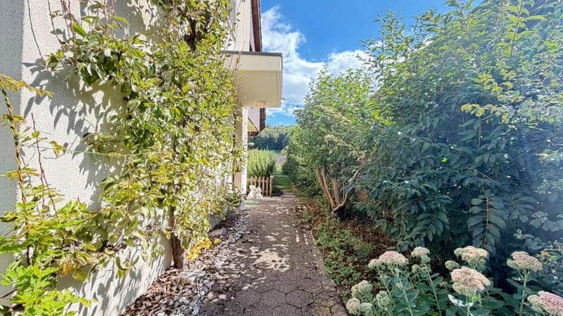 4.5-Zimmer-Doppeleinfamilienhaus mit Garten und Modernisierungspotenzial in Lupsingen (22)