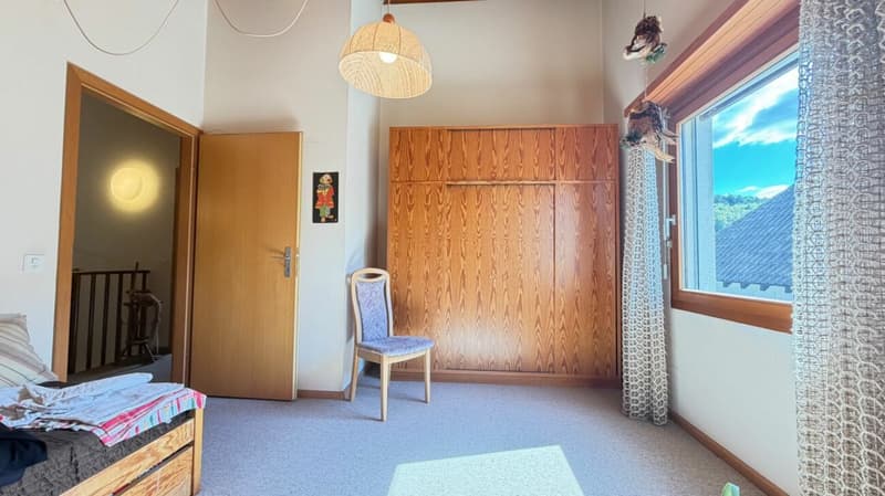 4.5-Zimmer-Doppeleinfamilienhaus mit Garten und Modernisierungspotenzial in Lupsingen (8)