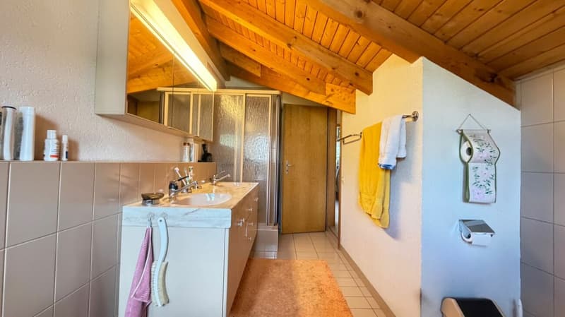 4.5-Zimmer-Doppeleinfamilienhaus mit Garten und Modernisierungspotenzial in Lupsingen (4)