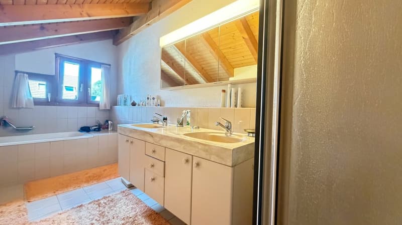 4.5-Zimmer-Doppeleinfamilienhaus mit Garten und Modernisierungspotenzial in Lupsingen (10)