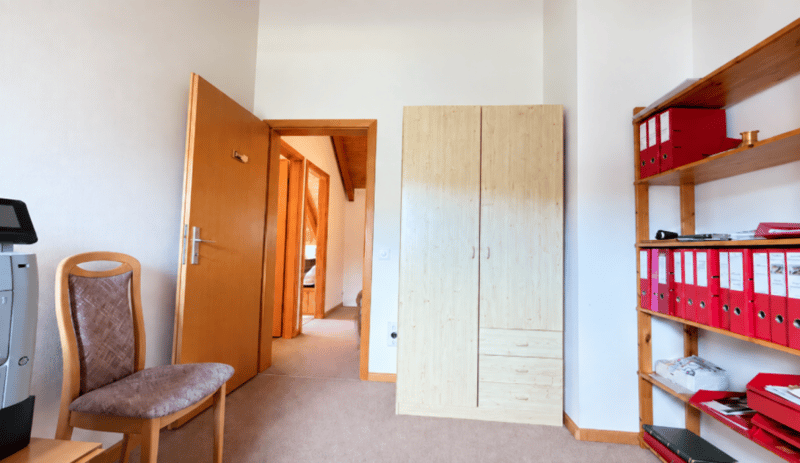 4.5-Zimmer-Doppeleinfamilienhaus mit Garten und Modernisierungspotenzial in Lupsingen (5)