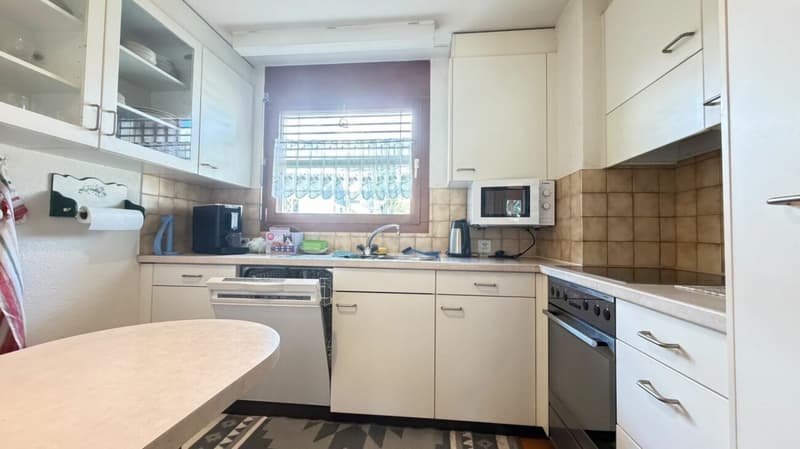4.5-Zimmer-Doppeleinfamilienhaus mit Garten und Modernisierungspotenzial in Lupsingen (6)