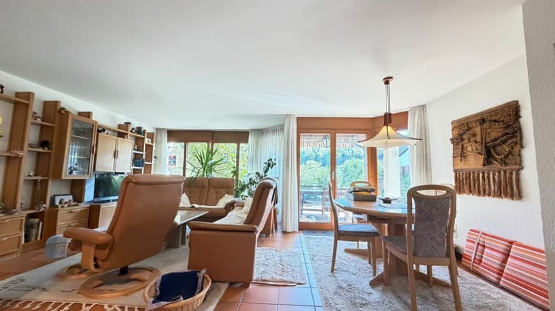 4.5-Zimmer-Doppeleinfamilienhaus mit Garten und Modernisierungspotenzial in Lupsingen (2)