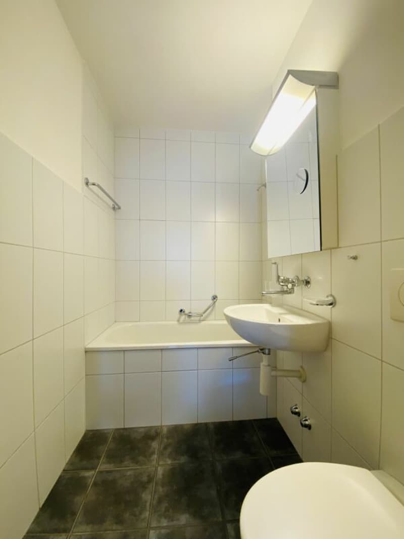 Gepflegte 1.5-Zimmerwohnung mit Lift und Balkon (4)