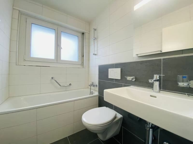 gepflegte 4 Zimmerwohnung im Hochparterre mit Balkon per sofort (3)