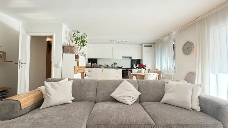 Gepflegte 4.5 Zimmer-Eigentumswohnung mit Cheminée an zentraler Lage in Gelterkinden (2)