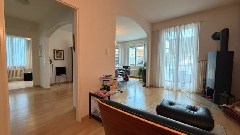 2 WOHNUNGEN + GARTEN + GÄSTEZIMMER + GARAGE/PARKPLÄTZE + MIETEINNAHMEN - SELTENE CHANCE (6)