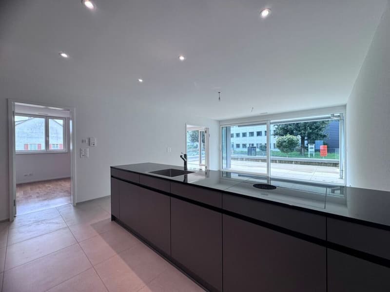MODERNE 4.5-ZIMMER-WOHNUNG MIT 37.5 m² AUSSENFLÄCHE + MINERGIE + AUSSENPARKPLATZ (3)