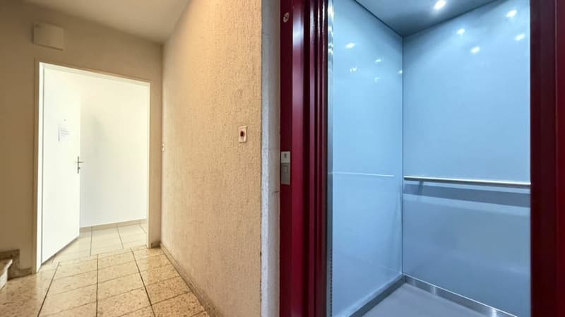 2.5-Zimmer-Eigentumswohnung mit Balkon und Lift in Basel (2)