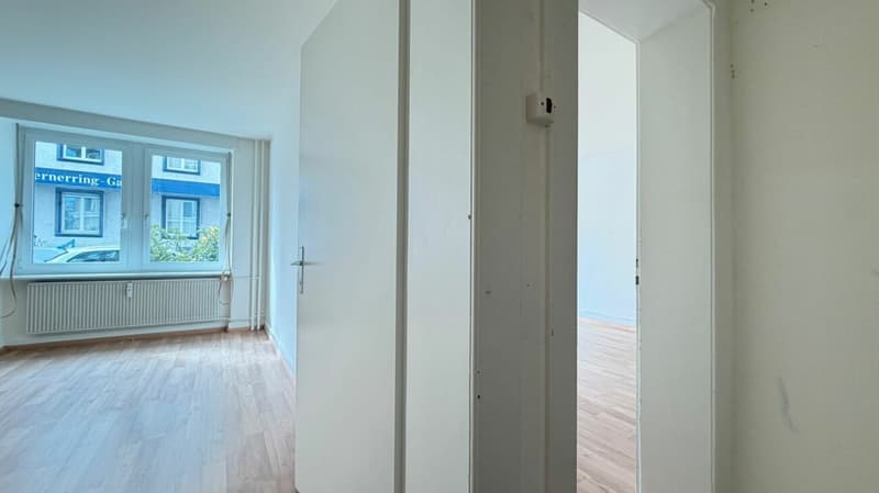 Einfache 2.5-EG-Zimmer-Wohnung mit Balkon und Kellerabteil (5)