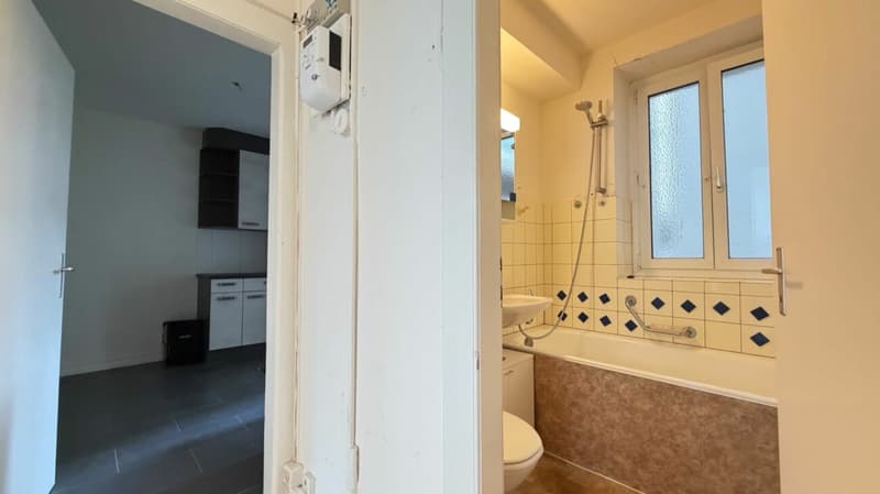 Einfache 2.5-EG-Zimmer-Wohnung mit Balkon und Kellerabteil (7)