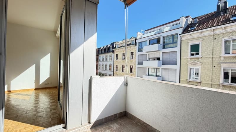 Helle 2.5-Zimmer-Wohnung in Basel mit Balkon & Lift (5)