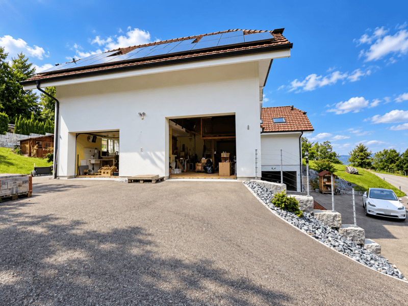Neuwertiges 6.5-Zimmer-Haus mit Kino & 6 Garagen (6)