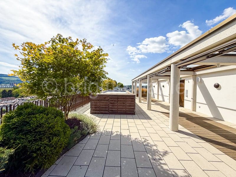 Exclusive maisonette unit with high-quality interior design and breathtaking panoramic views (3)