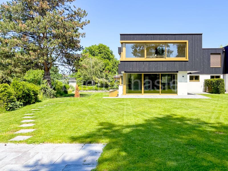 Exclusive living ambiance directly on the Rhine - Property with modern, high-quality interior design (2)