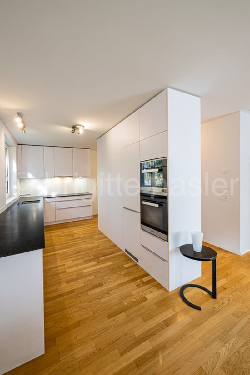 Appartamento di 5 locali in proprietà con giardino privato in una posizione tranquilla e verde (4)
