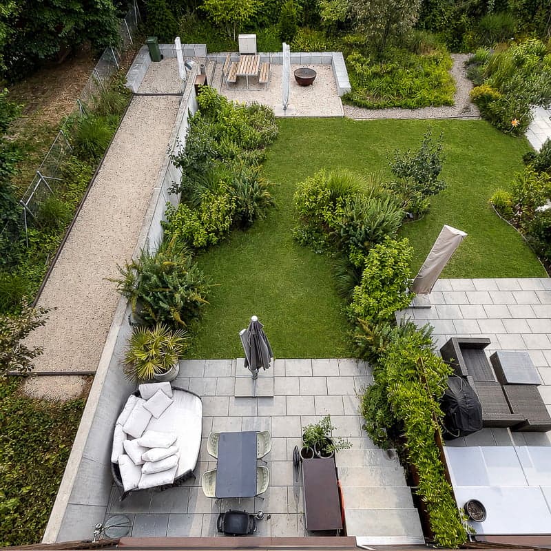 Modernes Eckreihenhaus mit privatem Gartenanteil an beliebter Wohnlage in Bottmingen (3)