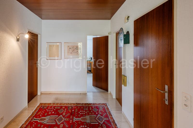 Sehr gepflegtes 6.5-Zimmer-Einfamilienhaus  an hervorragender Wohn- und Aussichtslage (9)