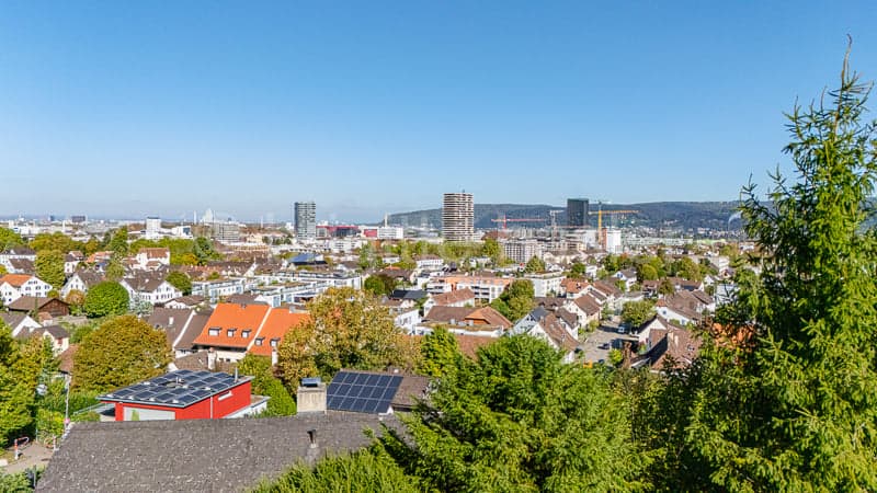 Sehr gepflegtes 6.5-Zimmer-Einfamilienhaus  an hervorragender Wohn- und Aussichtslage (4)