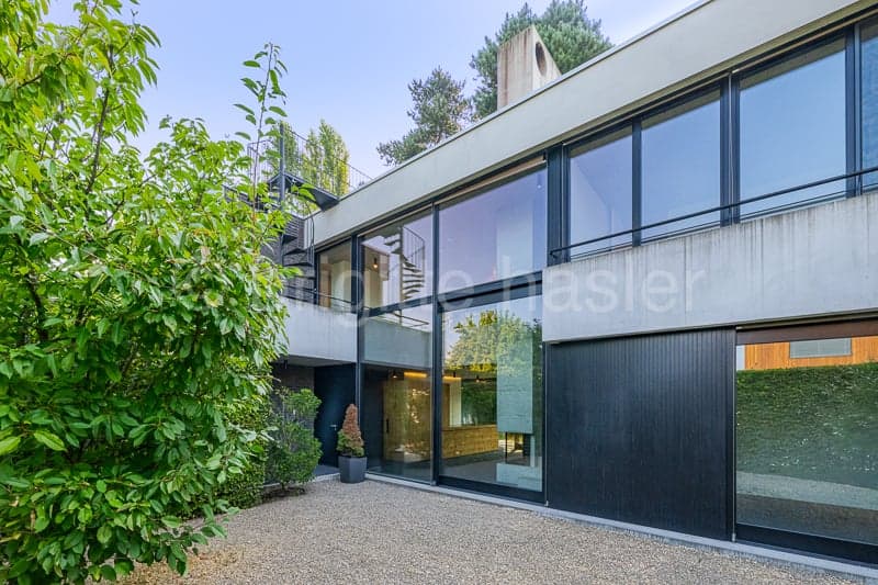 Moderne Designer-Liegenschaft mit Pool  an exklusiver Lage auf der Binninger Höhe (2)