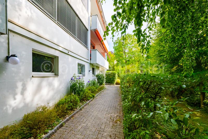 Weg zum Eingang