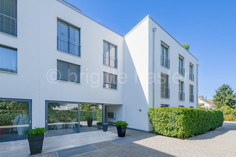 5-Zi-Wohnung mit grossem Garten (inkl. variabel nutzbarem 1-Zi-Studio) an beliebter Wohnlage (1)