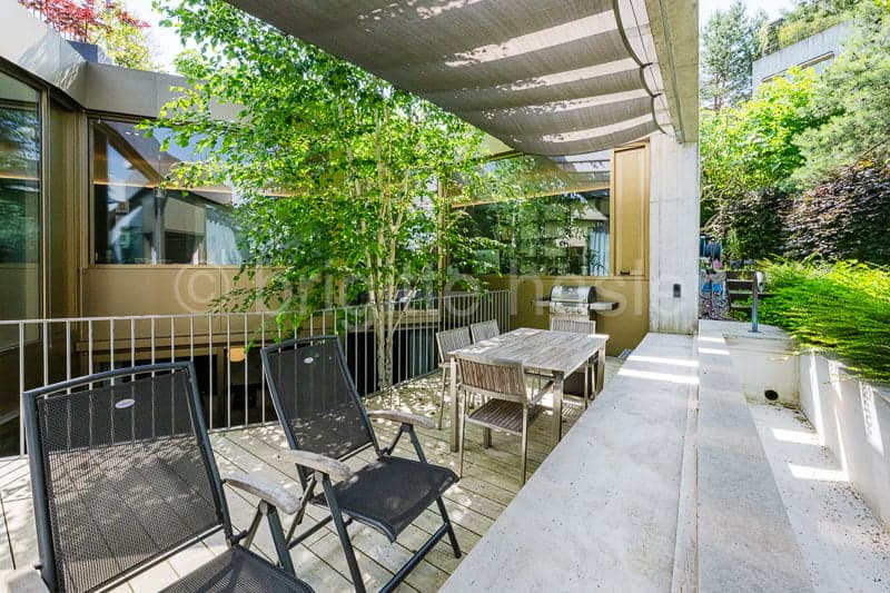 Architektonisch eindrucksvolles Atriumhaus  an begehrter Riehener Wohnlage (3)
