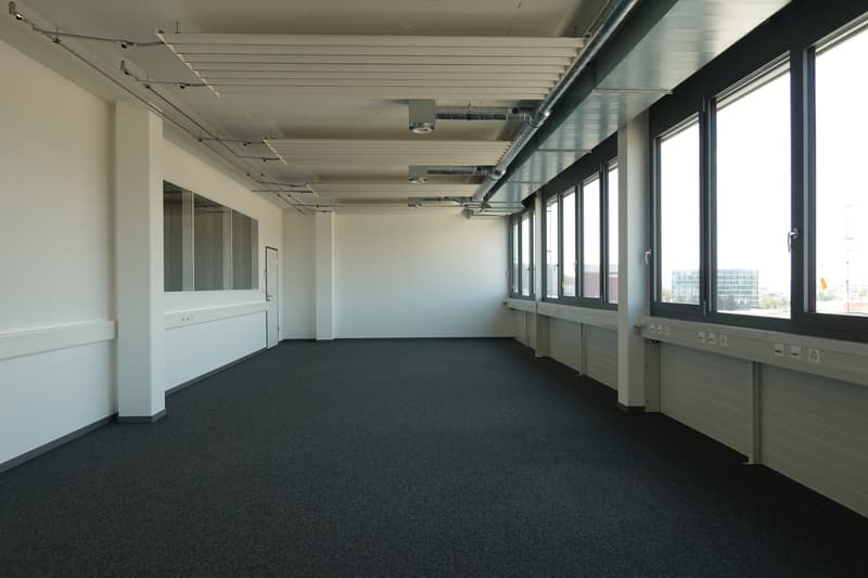 Modern ausgebaute Büroflächen mit Ausblick (5)