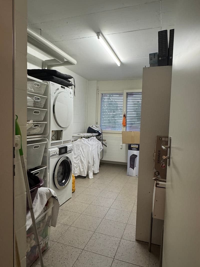 Moderne, neuwertige 3.5 Zimmer Etagenwohnung mit separater Waschküche (15)