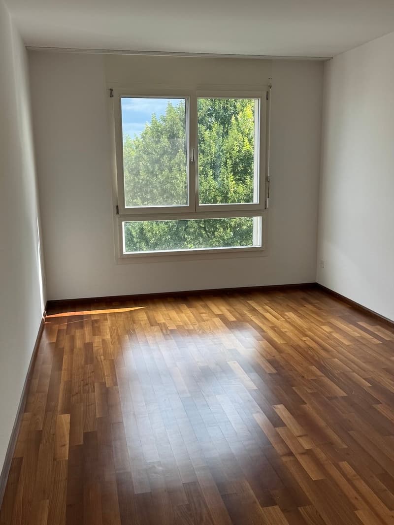 Moderne, neuwertige 3.5 Zimmer Etagenwohnung mit separater Waschküche (10)