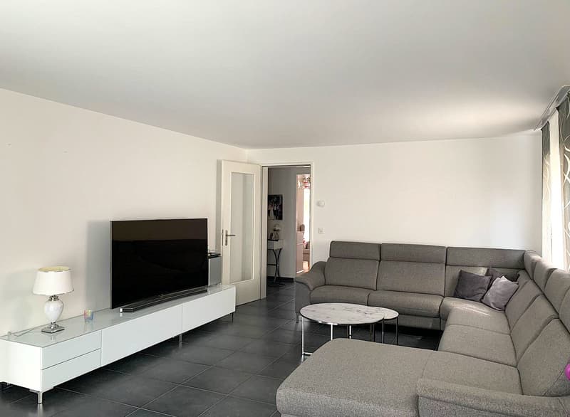 Sunny family apartment: Modern 3.5-room apartment with south-facing balcony in a safe prime location (3)