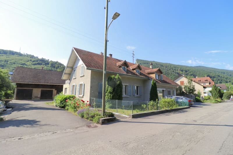 1'824 m2 de terrain à bâtir avec deux grands bâtiments existants (12)