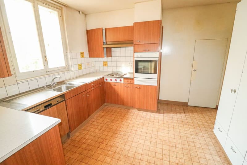 1'824 m2 de terrain à bâtir avec deux grands bâtiments existants (5)