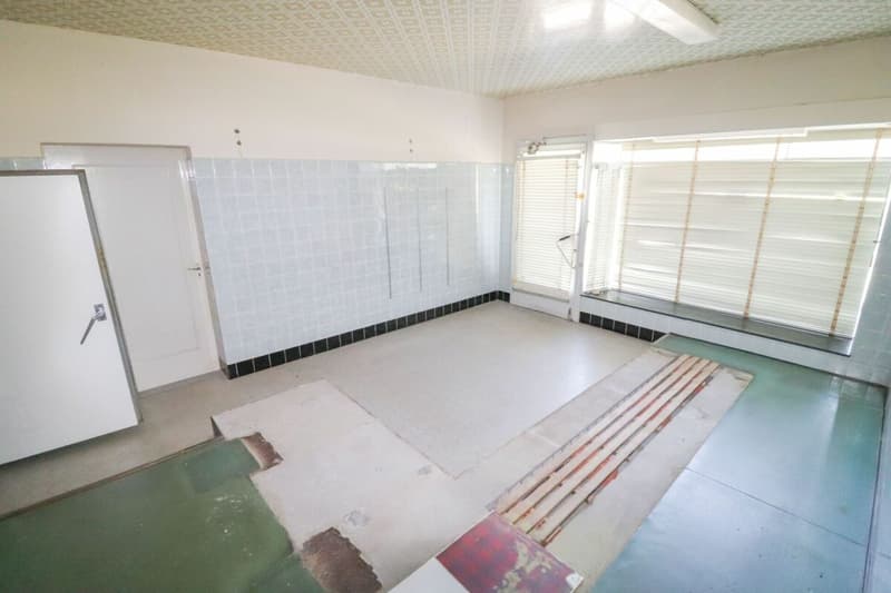 Deux grands bâtiments sur 1'824 m2 de terrain constructible (10)