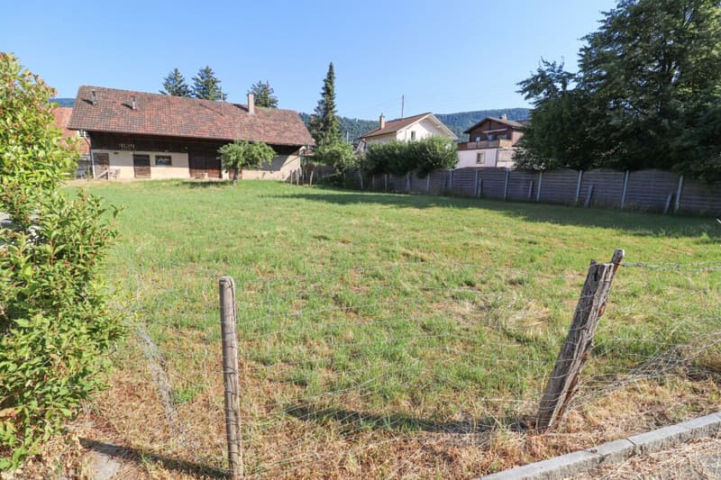 Deux grands bâtiments sur 1'824 m2 de terrain constructible (5)