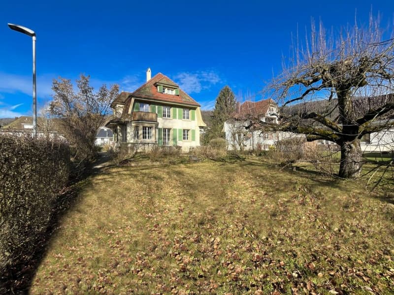 8.5-room house, also usable as a multi-generation house, on 1,441 m2 of land with building land reserve (2)