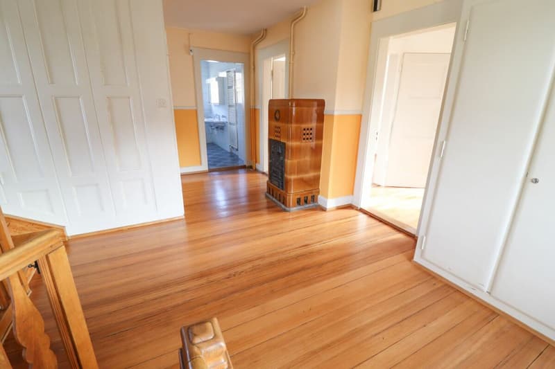 8.5-room house, also usable as a multi-generation house, on 1,441 m2 of land with building land reserve (10)