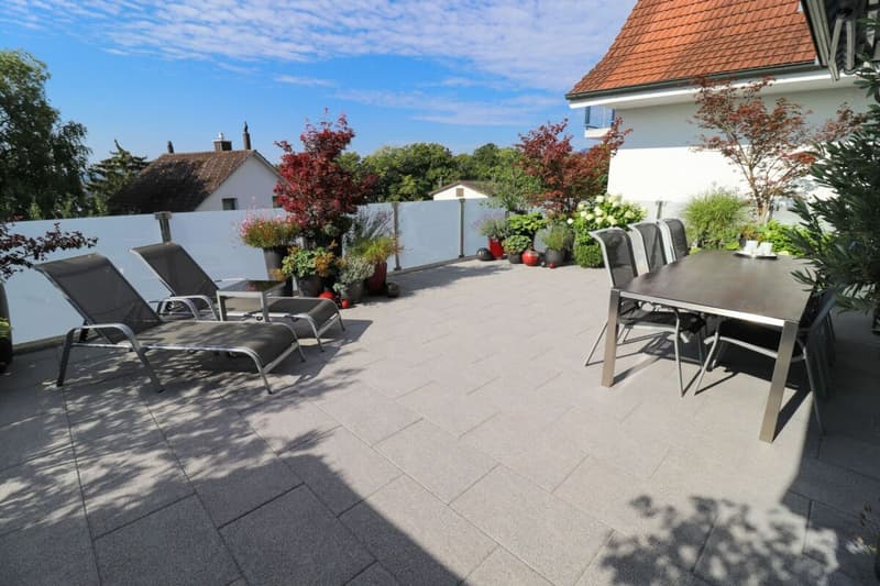 Maison unifamiliale 4.5 pièces avec salle de hobby et grande terrasse avec vue panoramique fantastique sur les Alpes (9)