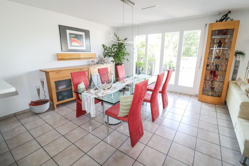Maison unifamiliale 4.5 pièces avec salle de hobby et grande terrasse avec vue panoramique fantastique sur les Alpes (6)