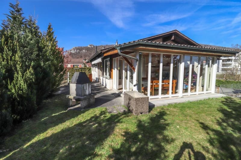 5.5-Zi-EFH mit Wintergarten und Zusatzgebäude auf 1'091 m2 grossem Grundstück (1)