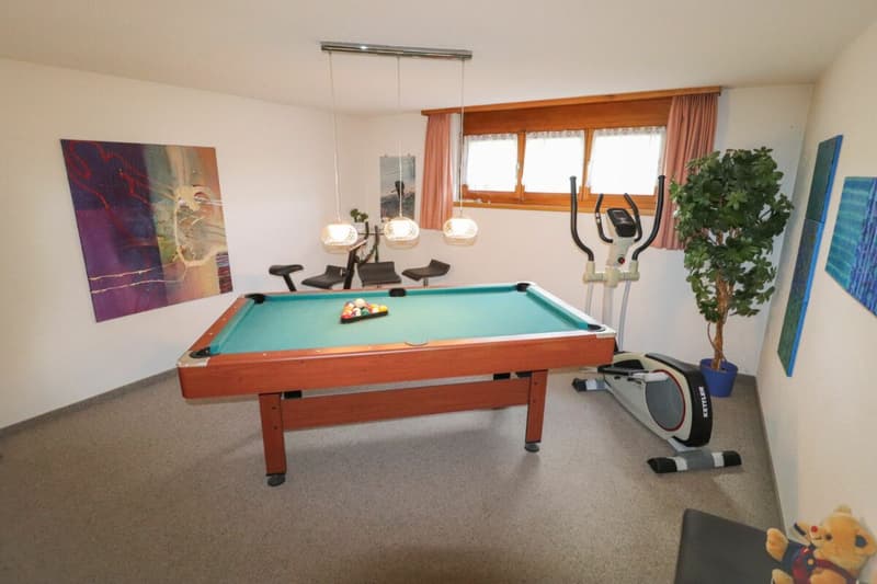 7.5-Zi-EFH mit grossem Pool auf 1'104 m2 grossem Grundstück (13)