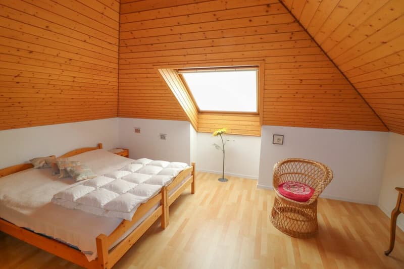 7.5-Zi-EFH mit grossem Pool auf 1'104 m2 grossem Grundstück (12)