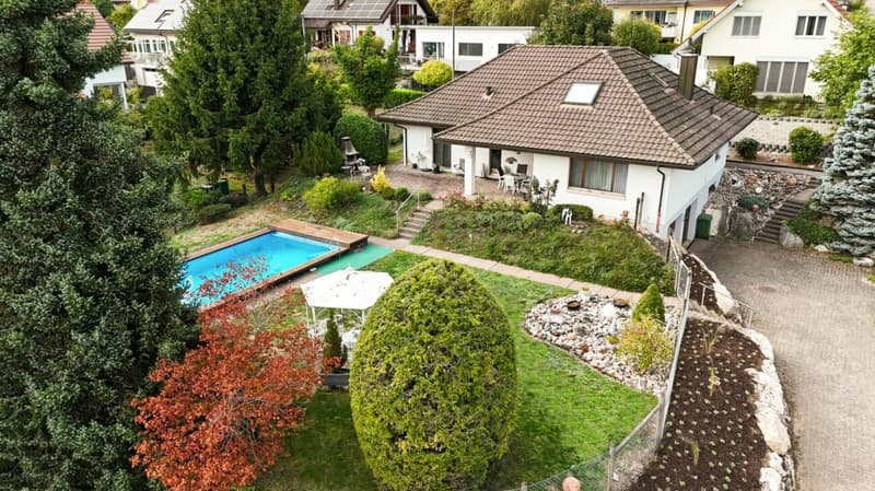 7.5-Zi-EFH mit grossem Pool auf 1'104 m2 grossem Grundstück (2)