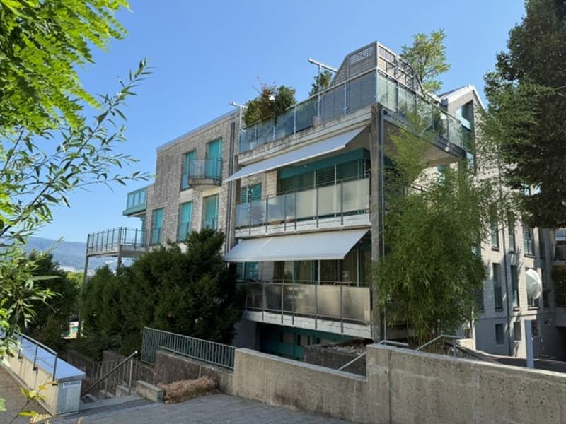 Appartement de 4,5 pièces rénové avec haute qualité et situé au centre, avec balcon (1)