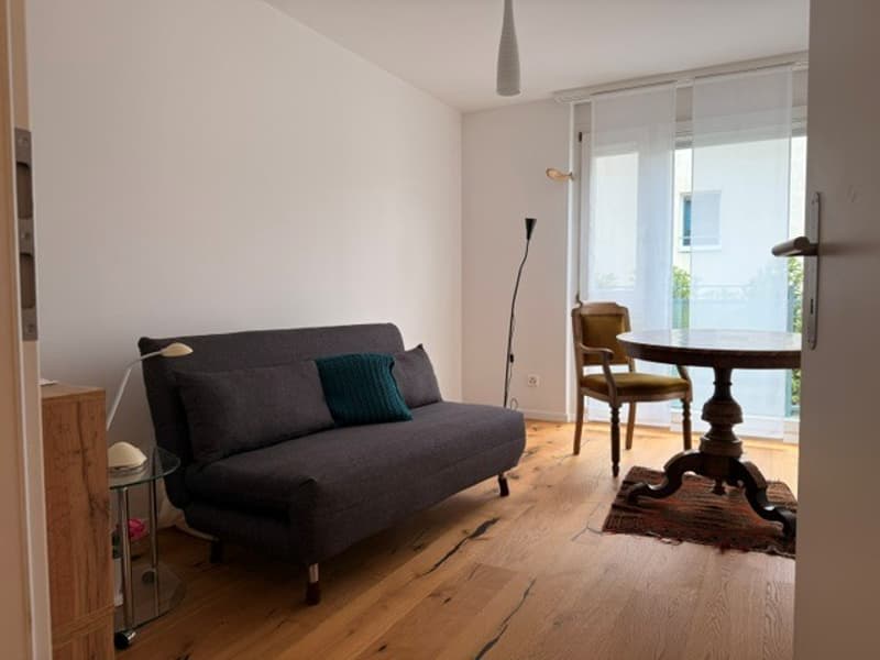 Appartement de 4,5 pièces rénové avec haute qualité et situé au centre, avec balcon (12)