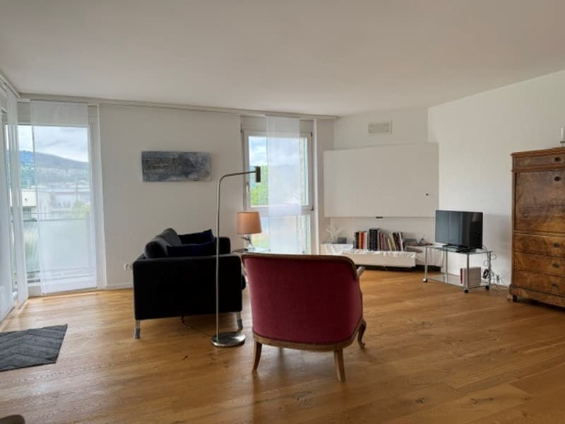 Appartement de 4,5 pièces rénové avec haute qualité et situé au centre, avec balcon (2)