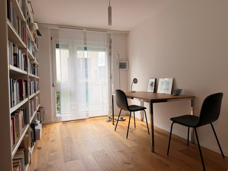 Appartement de 4,5 pièces rénové avec haute qualité et situé au centre, avec balcon (11)
