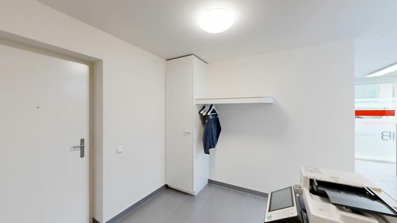 Office space for your business with private parking (9)