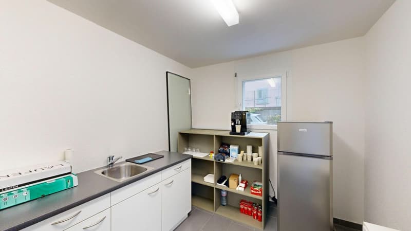 Office space for your business with private parking (8)